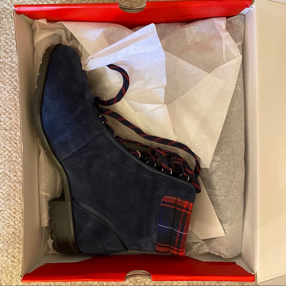 Crown & Ivy June lace up navy suede boots size 8.5 NEW in box - Picture 3 of 5